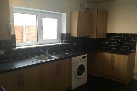 3 bedroom terraced house to rent, Montgomerie Road, Southsea PO5