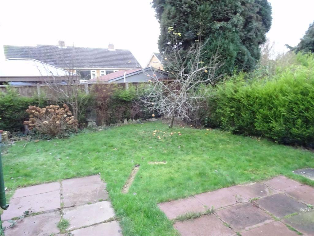 Hollycroft Crescent, Hinckley 2 bed semidetached house £750 pcm (£