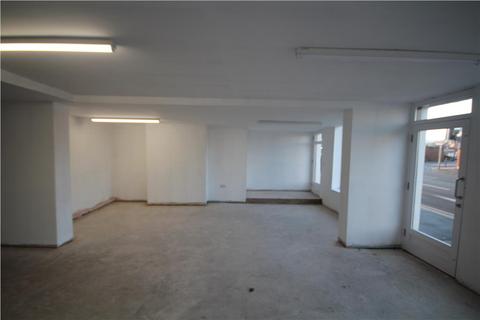Retail property (high street) to rent - Unit 6, Worcester Road, Malvern, Worcestershire, WR14 1AG