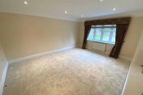 5 bedroom house to rent, Goodyers Avenue, Radlett