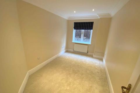 5 bedroom house to rent, Goodyers Avenue, Radlett