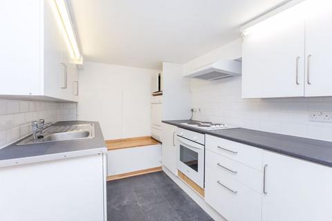 4 bedroom apartment to rent, Exeter Road, London