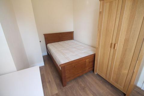 4 bedroom semi-detached house to rent, Tachbrook Road, Uxbridge, UB8