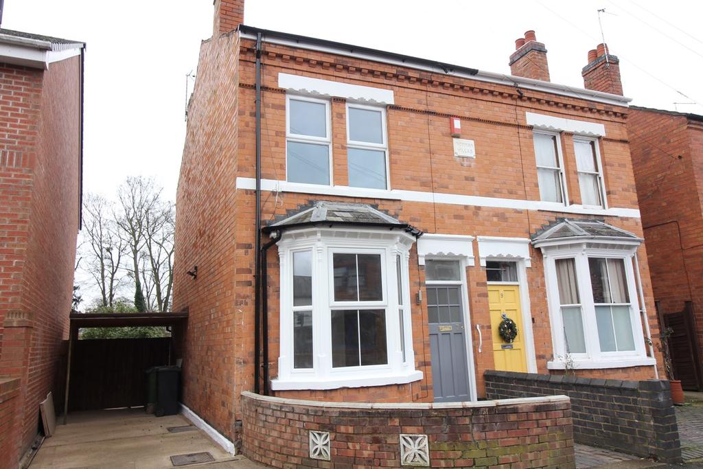 Sebright Avenue, Sebright Avenue, Worcester, WR5 2 bed semidetached house £200,000