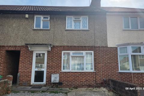 3 bedroom terraced house to rent, Glanmor Road , Slough  SL2