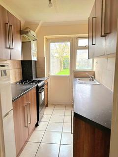 3 bedroom terraced house to rent, Glanmor Road , Slough  SL2