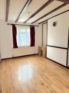 3 bedroom terraced house to rent, Glanmor Road , Slough  SL2