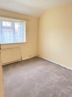 3 bedroom terraced house to rent, Glanmor Road , Slough  SL2