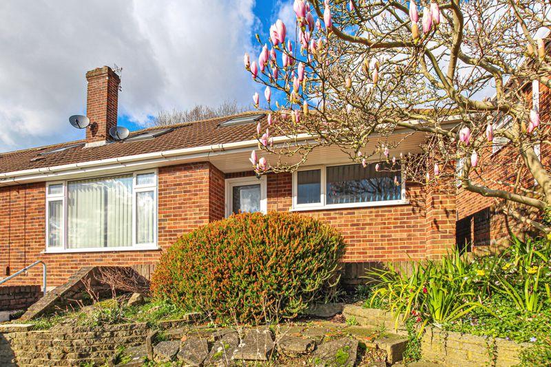 Broom Mead, Bexleyheath 3 bed semidetached bungalow £400,000