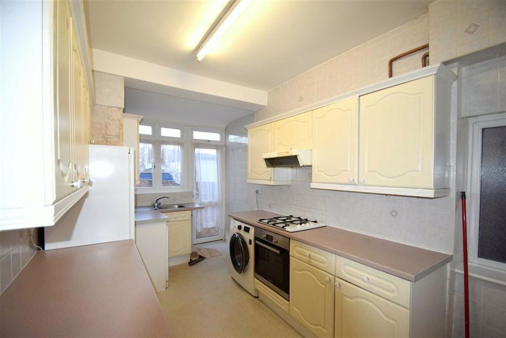 Charminster Avenue, Merton Park, SW19 3 bed semidetached house £