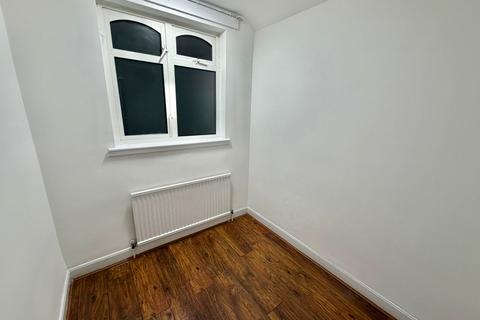 3 bedroom semi-detached house to rent, 59 Bodnant Avenue, LEICESTER, LE5 5RB