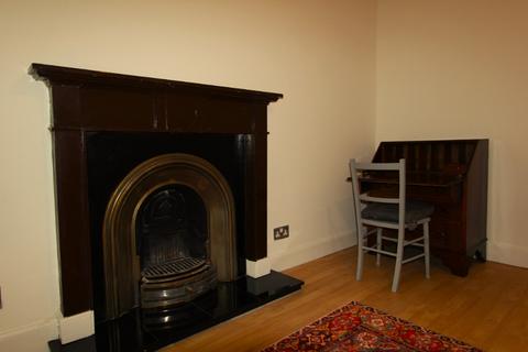 1 bedroom flat to rent, Roxburgh Street, The Pleasance, Edinburgh, EH8