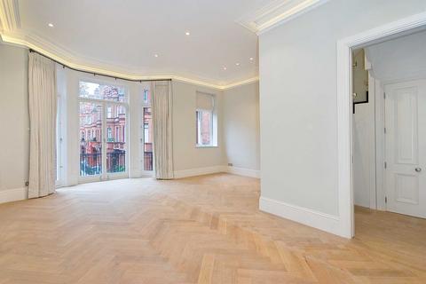 3 bedroom flat to rent, Sloane Gardens, SW1W