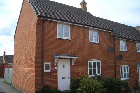 3 bedroom semi-detached house to rent, Bayfields, Gillingham SP8