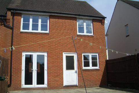 3 bedroom semi-detached house to rent, Bayfields, Gillingham SP8