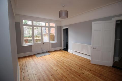 2 bedroom flat to rent, Maldon Road, Colchester CO3