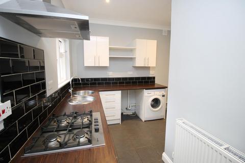 2 bedroom flat to rent, Maldon Road, Colchester CO3