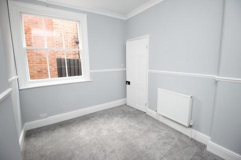 2 bedroom flat to rent, Maldon Road, Colchester CO3