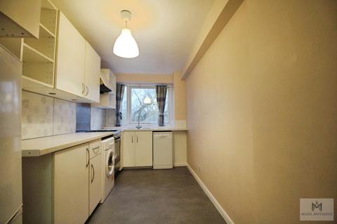 2 bedroom apartment to rent, Deanswood, Maidstone Road N11