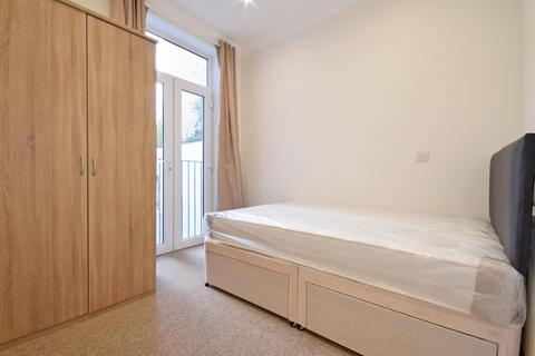 4 bedroom flat to rent, Tooting Bec Road, Tooting Bec