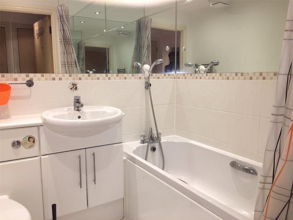 Apartment in Hounslow - View 3