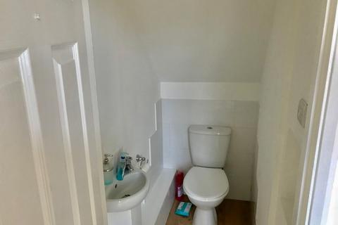 2 bedroom terraced house to rent, 31 Ellerburn Avenue, Hull HU6