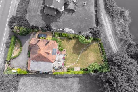 1 bedroom detached bungalow for sale, Chertsey Road, Shepperton