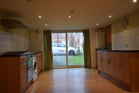 2 bedroom flat to rent, Woodborough Road, Nottingham