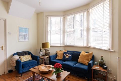 2 bedroom flat for sale, Pepys Rd, New Cross, London SE14