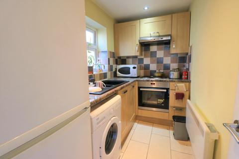 Studio to rent, Marlborough Drive, Ilford IG5