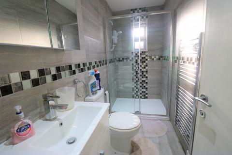 Studio to rent, Marlborough Drive, Ilford IG5