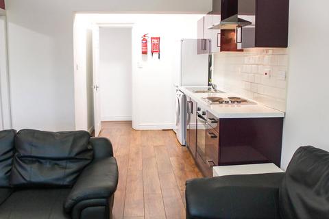 3 bedroom apartment to rent - St John's Terrace, Leeds, West Yorkshire, LS3