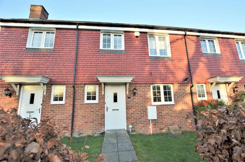Brudenell Close, Amersham HP6 3 bed terraced house £1,975 pcm (£456 pw)