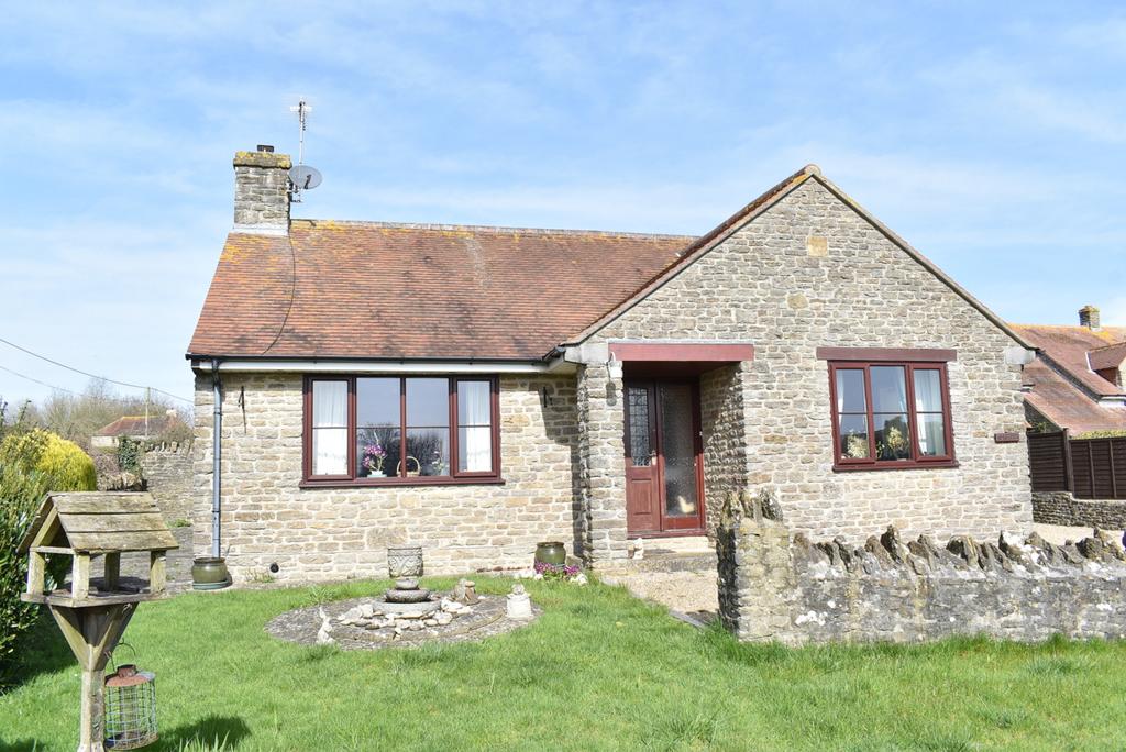 South Cheriton, Somerset, BA8 3 bed detached bungalow £355,000
