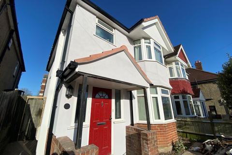 4 bedroom semi-detached house to rent, Welbeck Avenue, Southampton