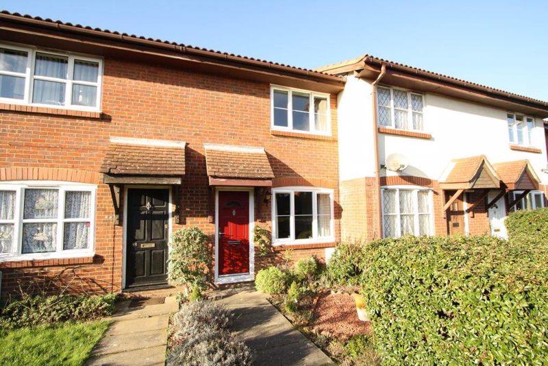 Walker Gardens, Hedge End, Southampton SO30 2RH 2 bed terraced house
