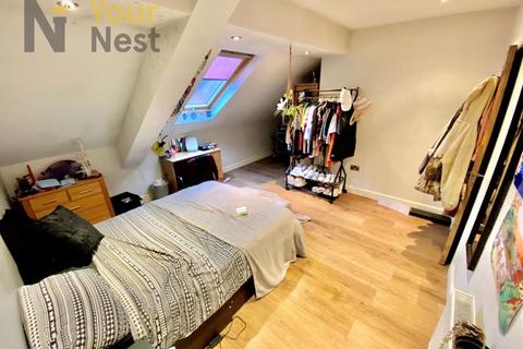 3 bedroom flat to rent, Broomfield Mews, Headingley, Leeds, LS6 3BP