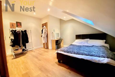 3 bedroom flat to rent, Broomfield Mews, Headingley, Leeds, LS6 3BP