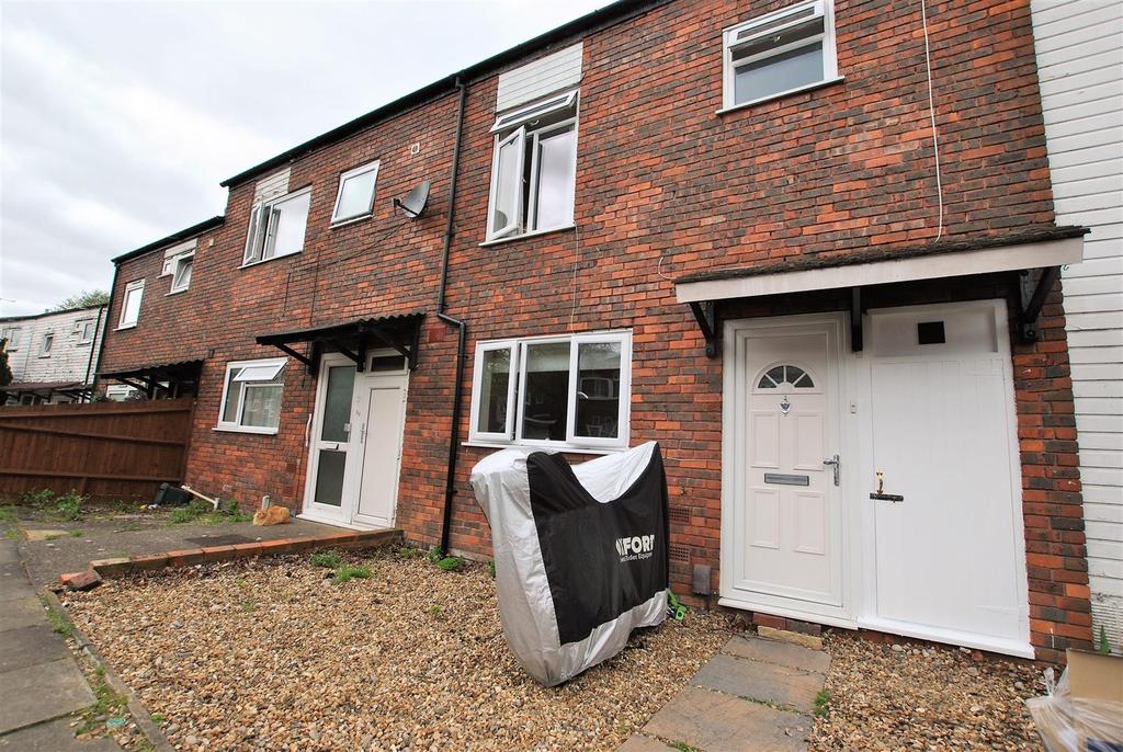 Braybourne Close, Uxbridge 5 bed terraced house £2,350 pcm (£542 pw)
