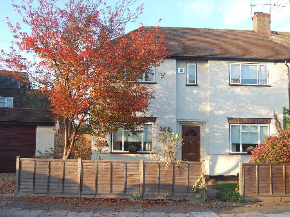 Broad Lane, Hampton 3 bed semidetached house £1,550 pcm (£358 pw)