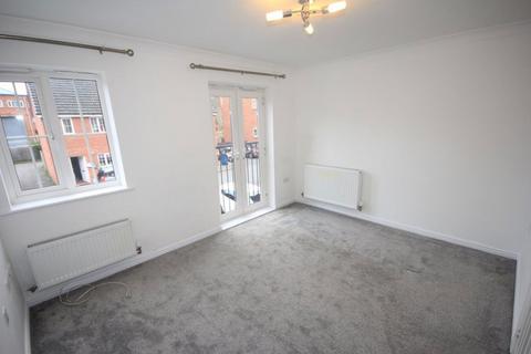 3 bedroom townhouse to rent, Felton Close, Stafford, ST17 4FG