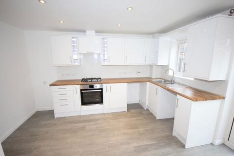 3 bedroom townhouse to rent, Felton Close, Stafford, ST17 4FG