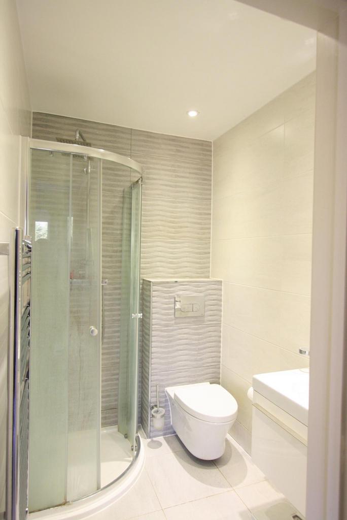 En-suite Bedroom 1