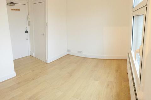 Studio to rent, Holloway Road, Islington, , London  N7