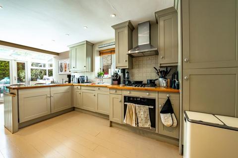 4 bedroom terraced house to rent, Grimston Road, Parsons Green, SW6