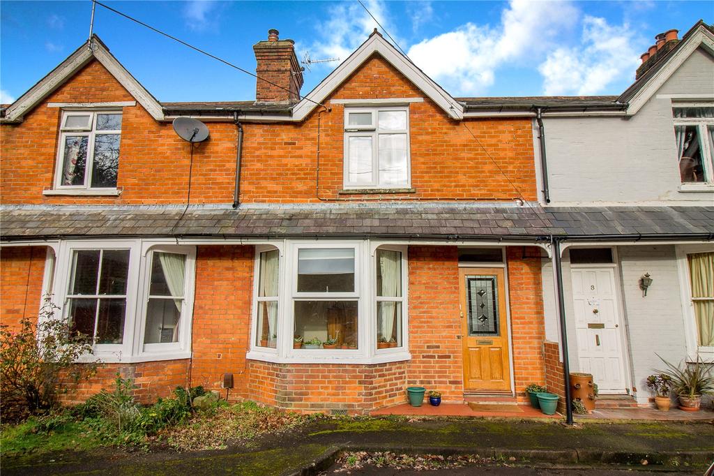 Temple Road, Liss, Hampshire, GU33 2 bed terraced house £300,000