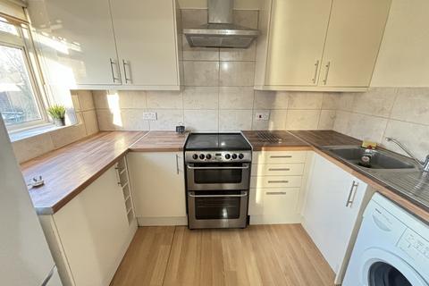 2 bedroom flat to rent, Claydon Court, Reading, RG4