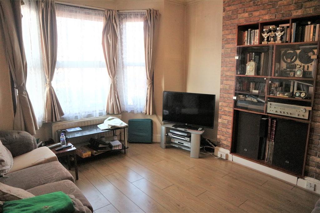 Cromwell Road, Hayes, UB3 3 bed semidetached house £420,000