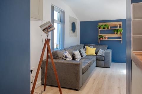 7 bedroom house share to rent - Bolton Road, Bury, BL8