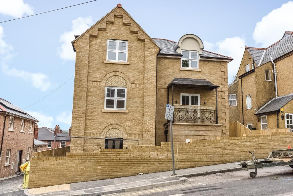 Priory Road, High HP13 1 bed £950 pcm (£219 pw)